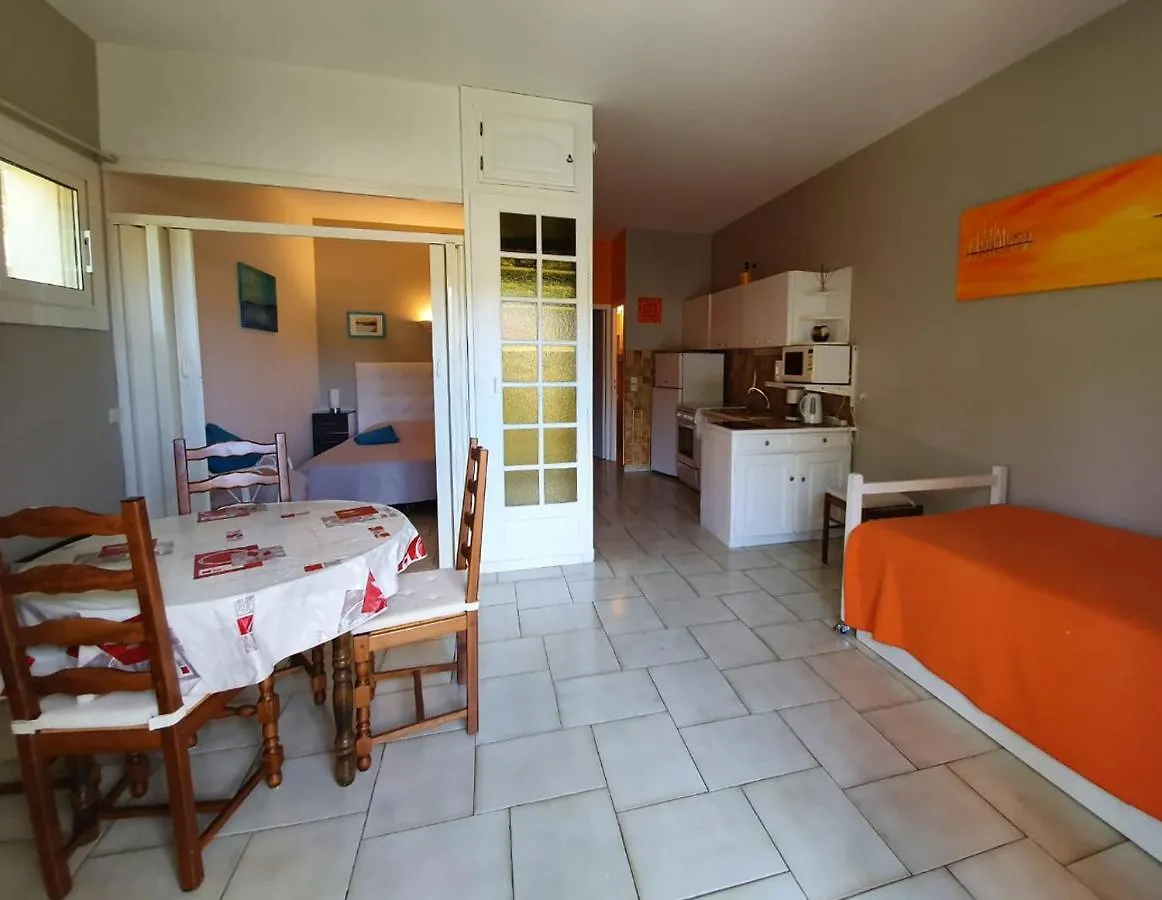 Appartements Dans Villa En Rez De Jardin Hyères 0*,