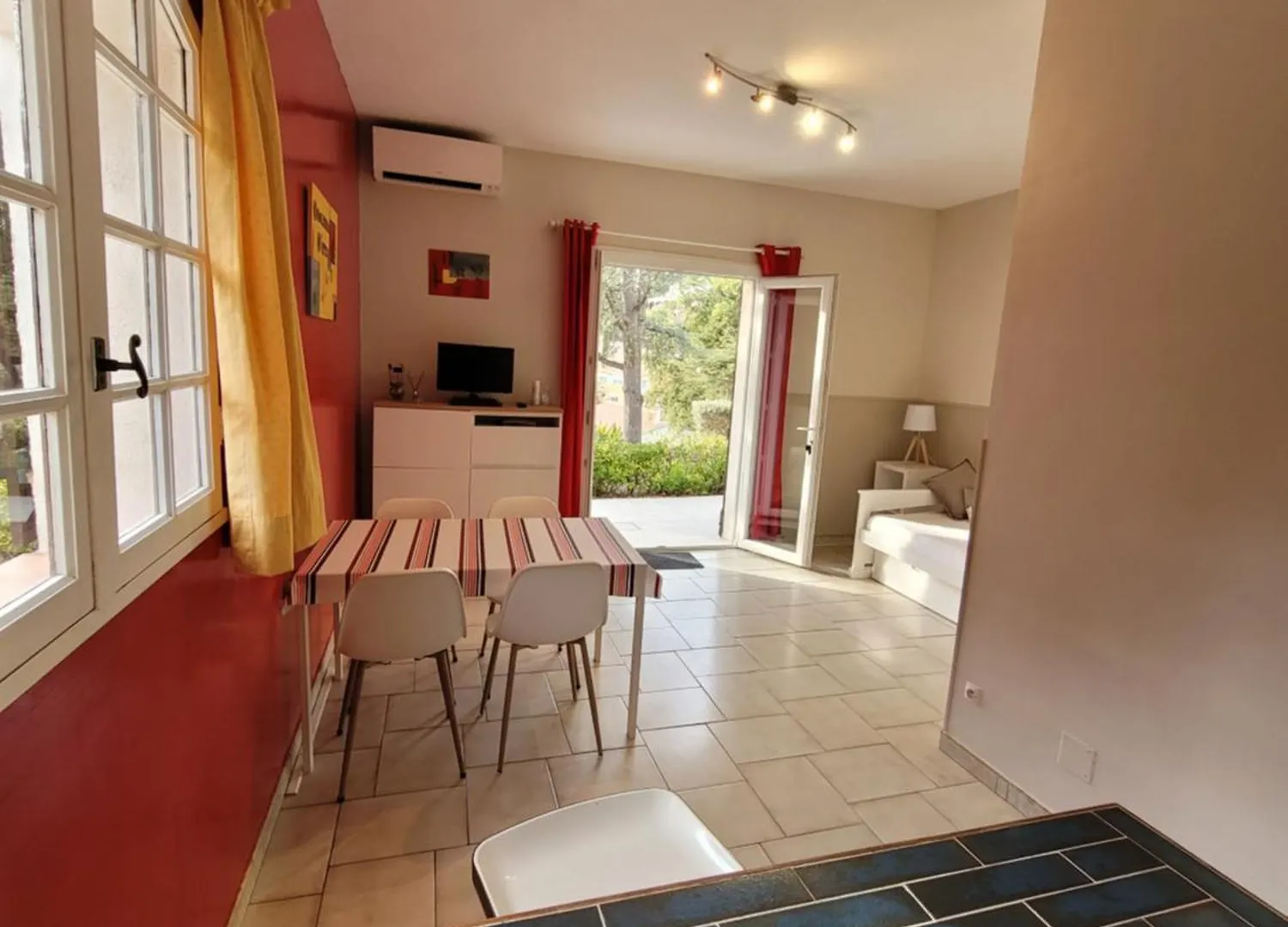 Appartements Dans Villa En Rez De Jardin Hyères 0*,  Francia